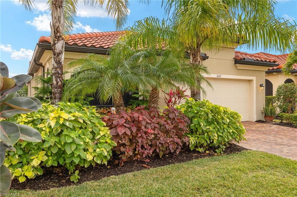 1607 Marton Ct, Naples, FL 34113-4