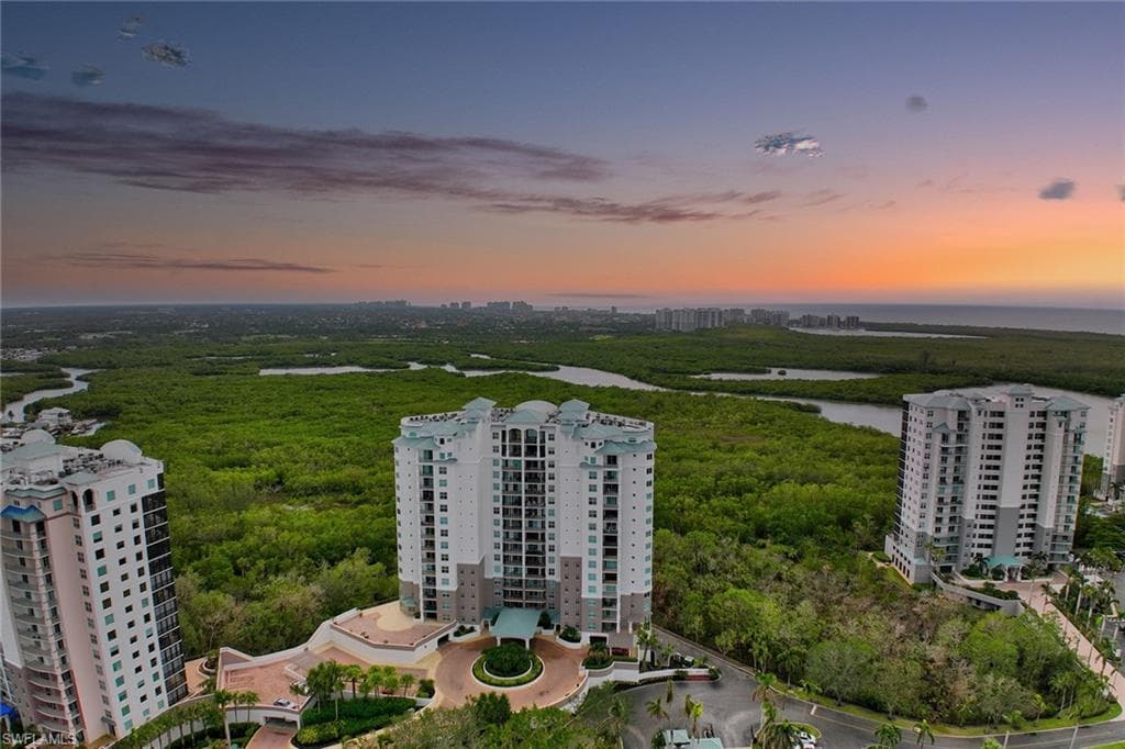 445 Cove Tower Dr 704, Naples, FL 34110-1