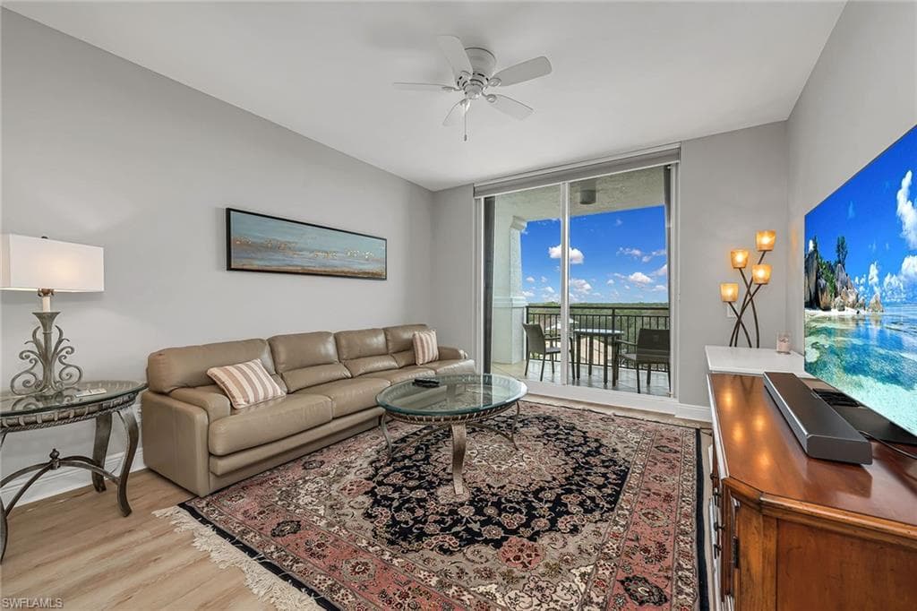 445 Cove Tower Dr 704, Naples, FL 34110-19