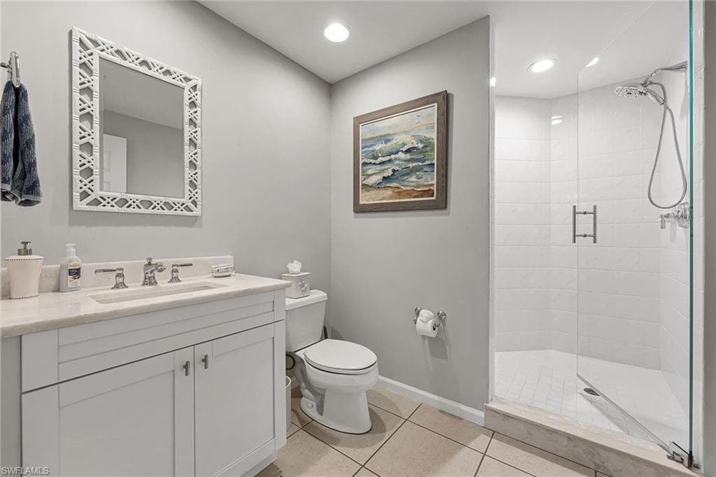 445 Cove Tower Dr 704, Naples, FL 34110-21