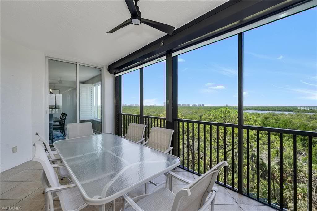 445 Cove Tower Dr 704, Naples, FL 34110-23