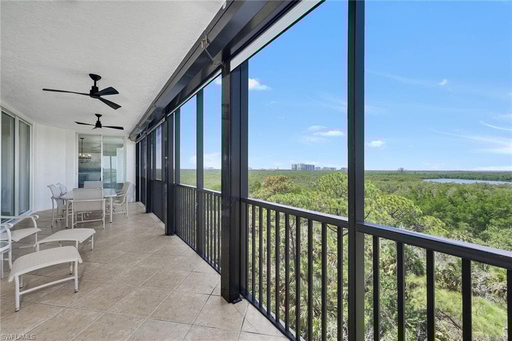 445 Cove Tower Dr 704, Naples, FL 34110-24