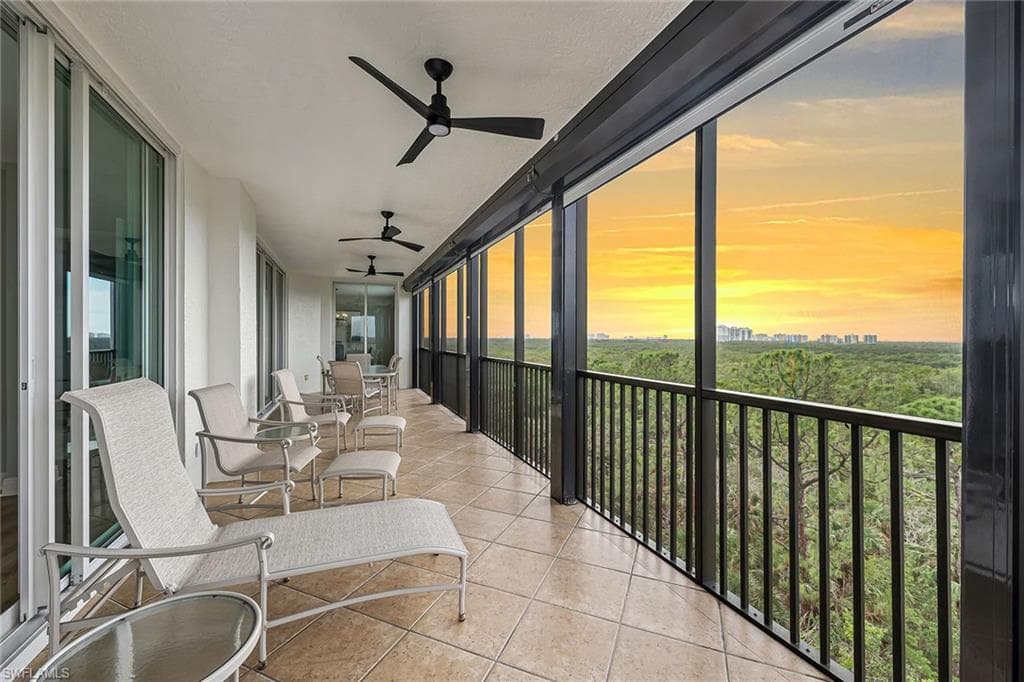 445 Cove Tower Dr 704, Naples, FL 34110-25
