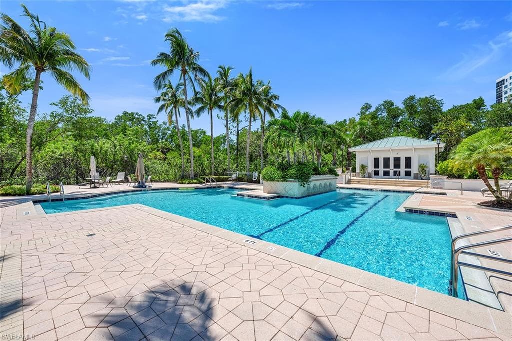 445 Cove Tower Dr 704, Naples, FL 34110-28