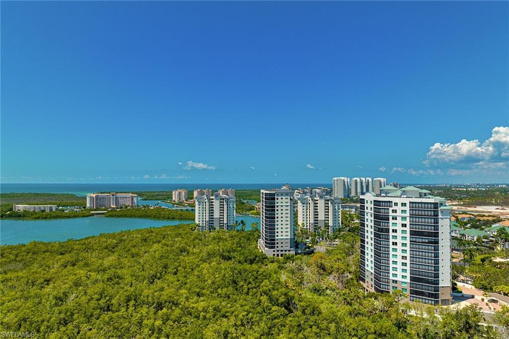 445 Cove Tower Dr 704, Naples, FL 34110-30
