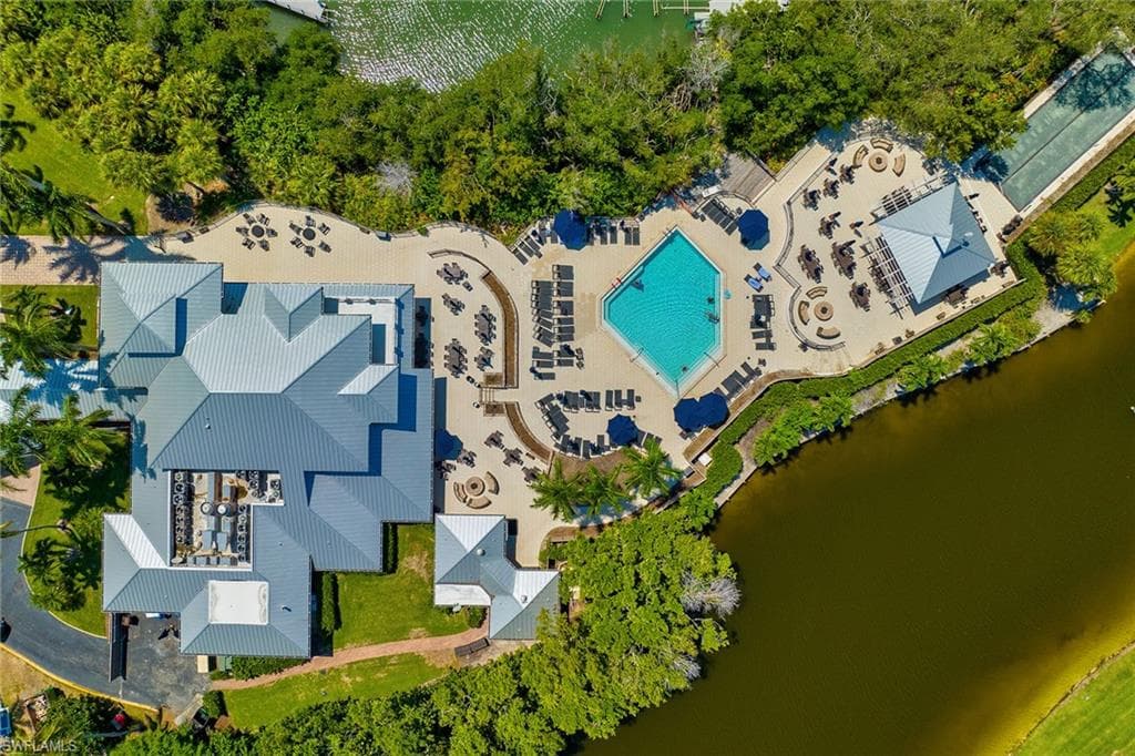 445 Cove Tower Dr 704, Naples, FL 34110-32