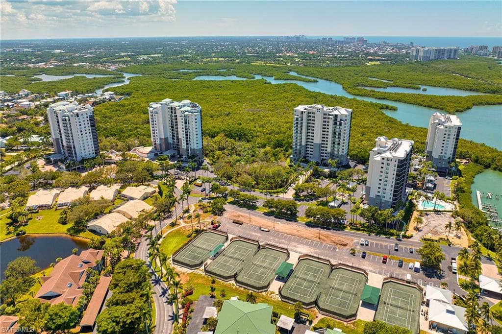 445 Cove Tower Dr 704, Naples, FL 34110-33