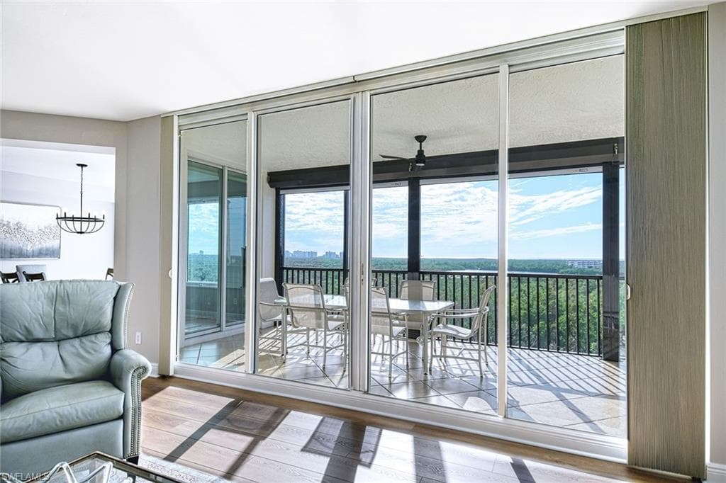 445 Cove Tower Dr 704, Naples, FL 34110-3