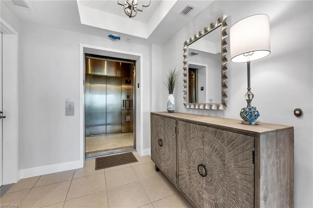 445 Cove Tower Dr 704, Naples, FL 34110-4