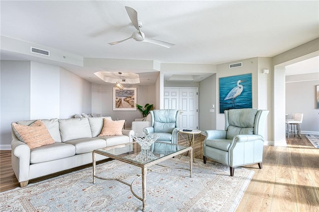 445 Cove Tower Dr 704, Naples, FL 34110-8