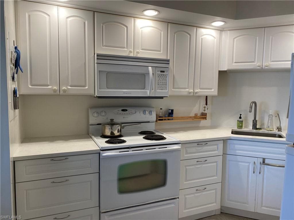 3 Bluebill Ave 609, Naples, FL 34108-9