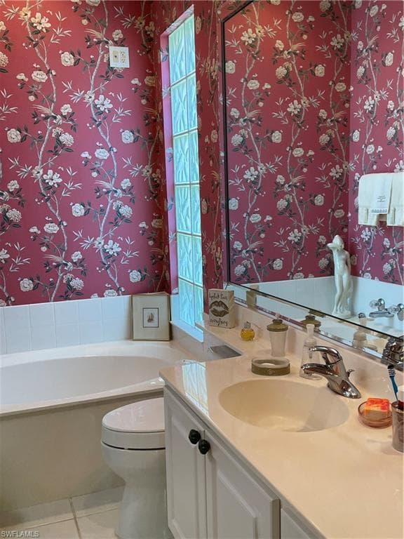 3888 Valentia Way, Naples, FL 34119-29