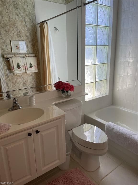 3888 Valentia Way, Naples, FL 34119-34