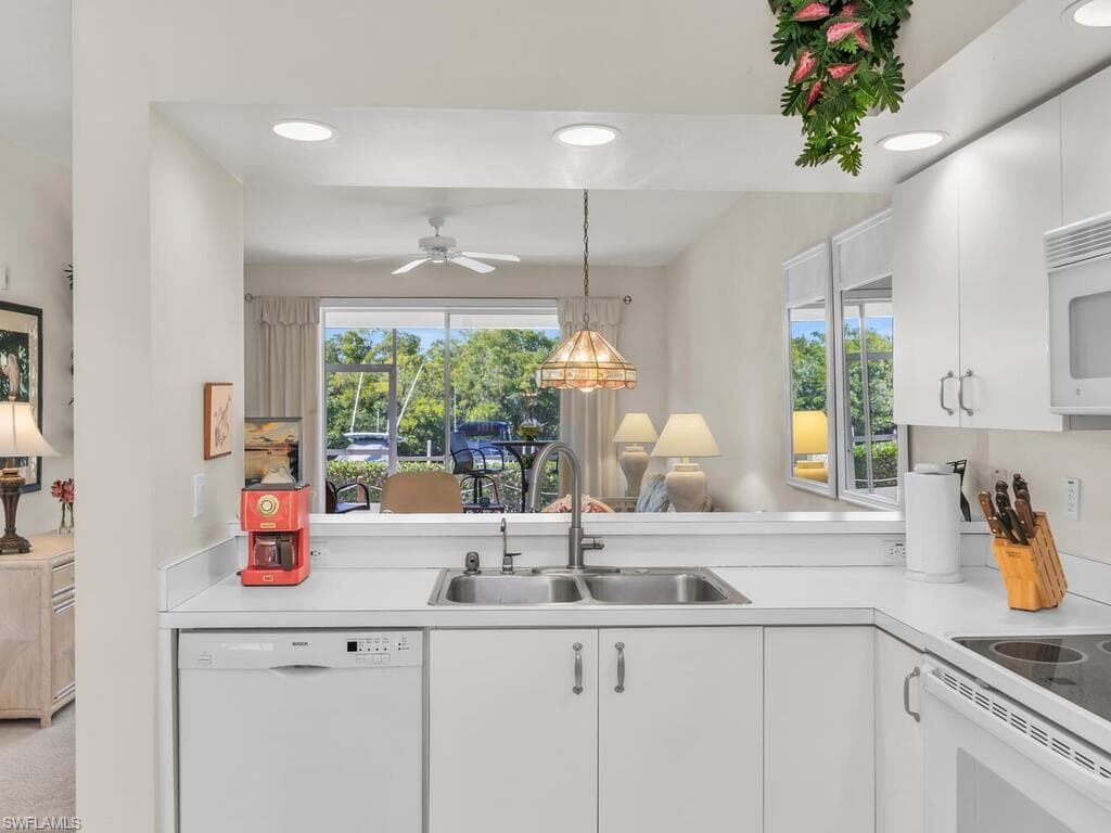 206 Newport Dr 805, Naples, FL 34114-9