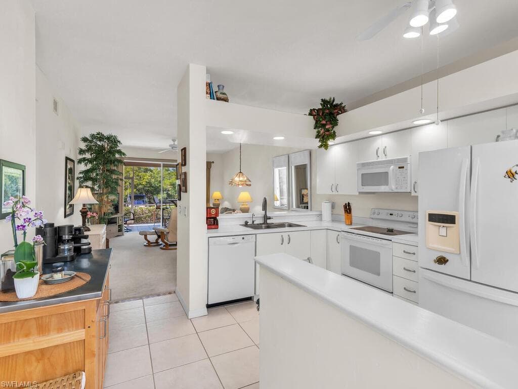 206 Newport Dr 805, Naples, FL 34114-7