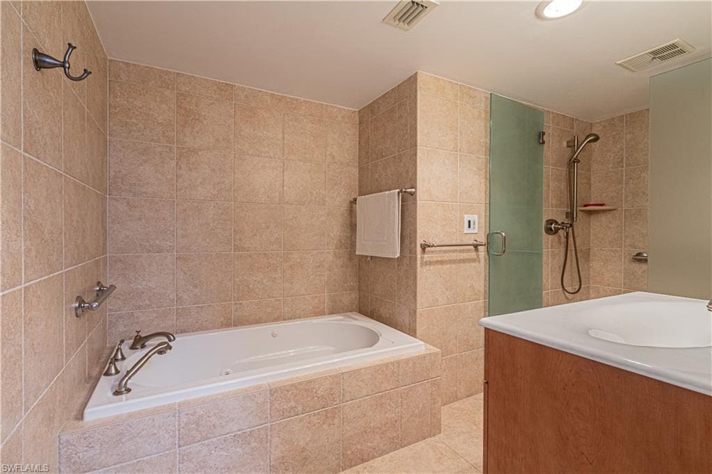 4200 Belair Ln 101, Naples, FL 34103-9