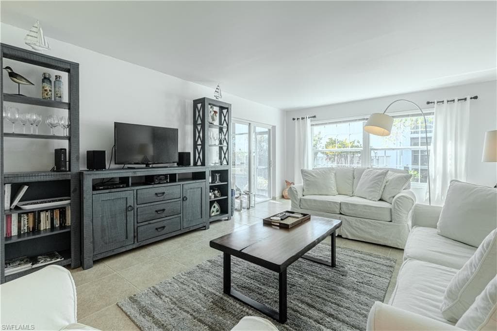 4200 Belair Ln 101, Naples, FL 34103-17