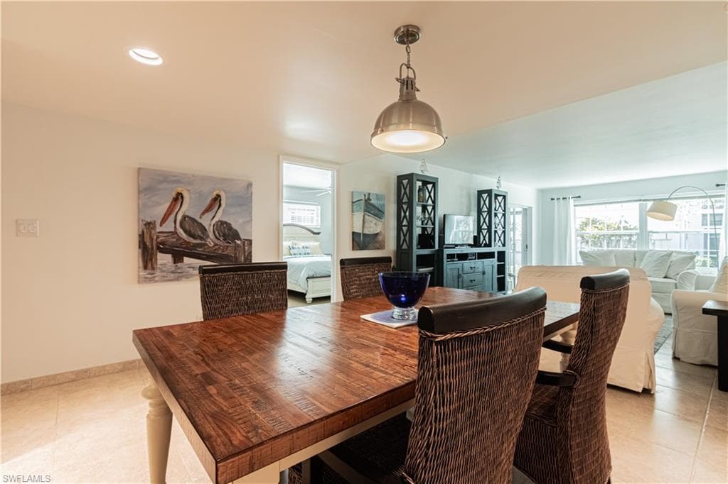 4200 Belair Ln 101, Naples, FL 34103-3