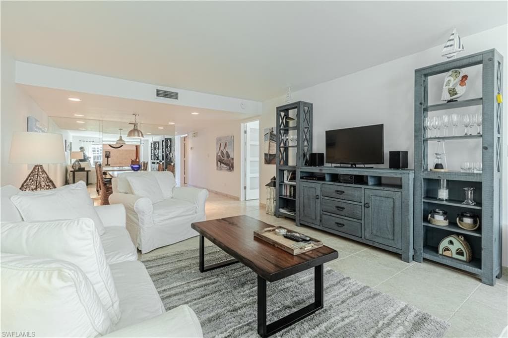4200 Belair Ln 101, Naples, FL 34103-5
