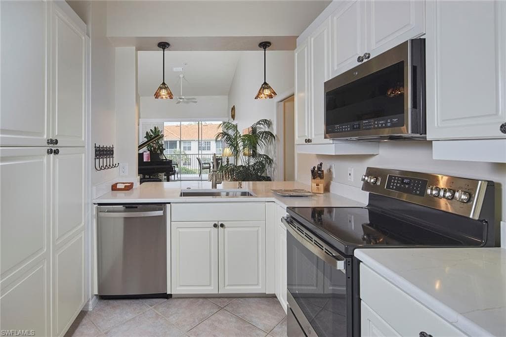 1033 Egrets Walk Cir 203, Naples, FL 34108-9