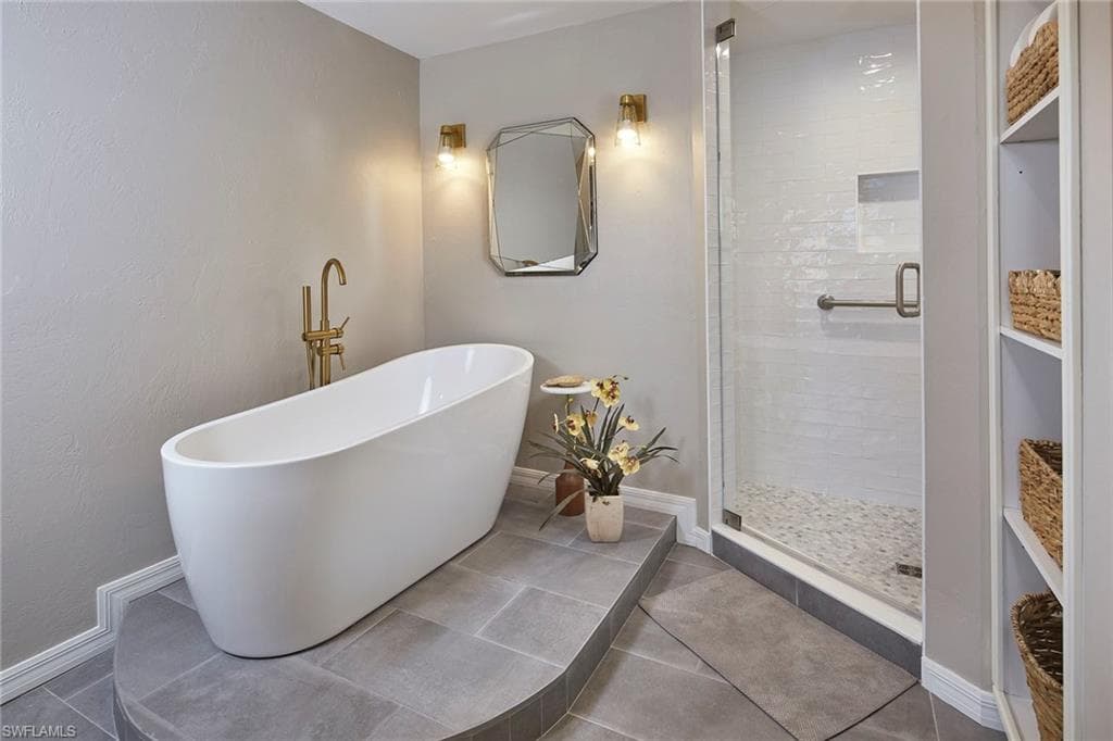 1033 Egrets Walk Cir 203, Naples, FL 34108-13