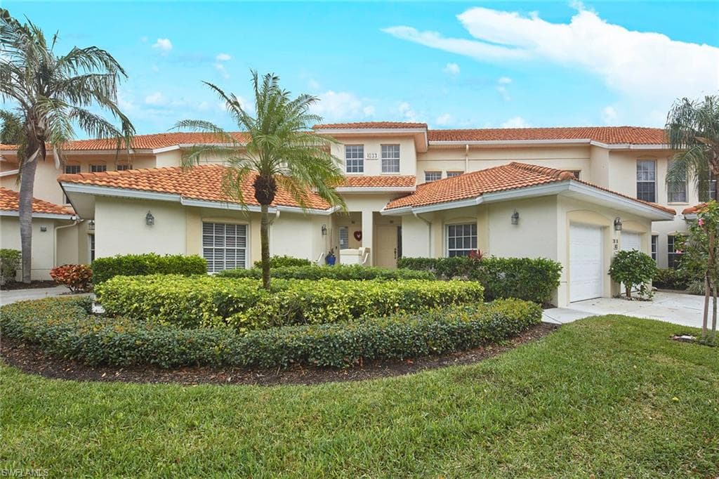 1033 Egrets Walk Cir 203, Naples, FL 34108-1