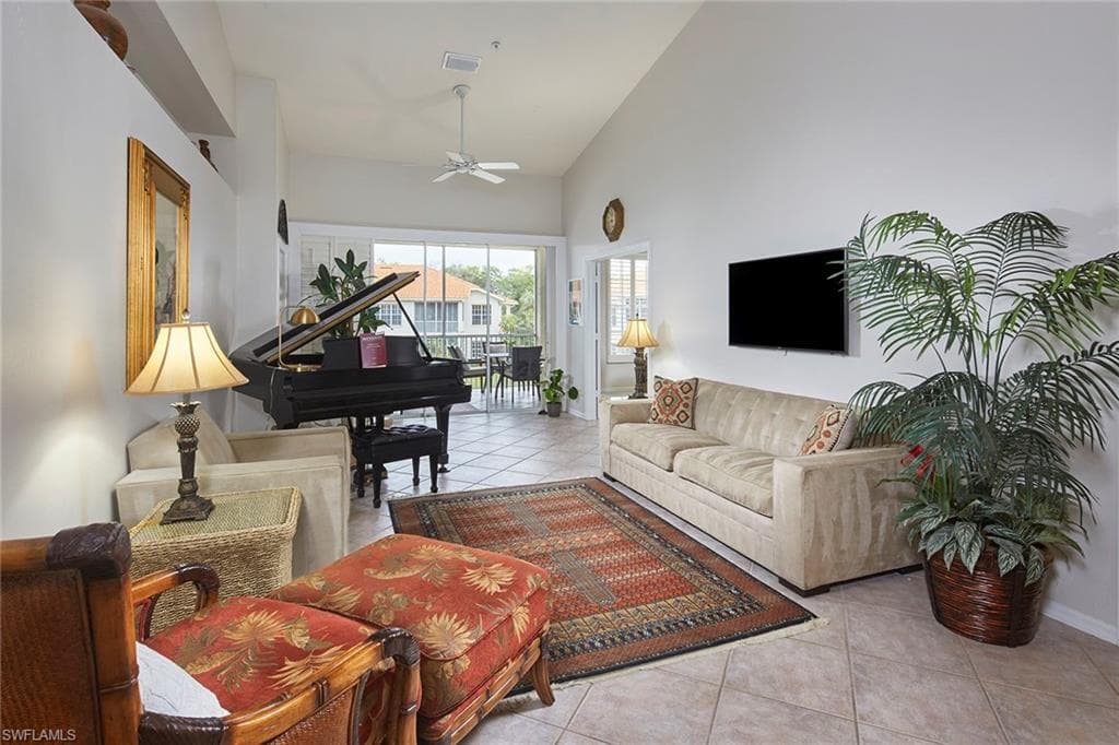 1033 Egrets Walk Cir 203, Naples, FL 34108-3