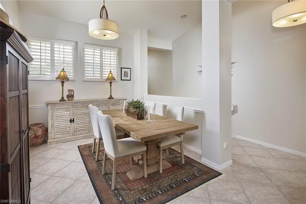 1033 Egrets Walk Cir 203, Naples, FL 34108-5