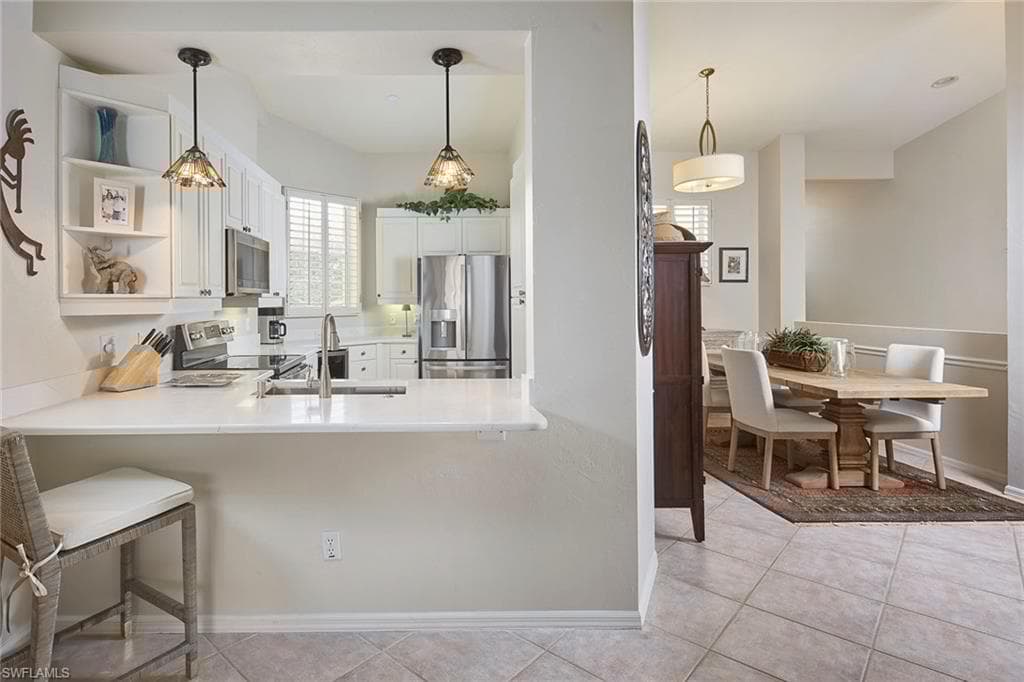 1033 Egrets Walk Cir 203, Naples, FL 34108-7
