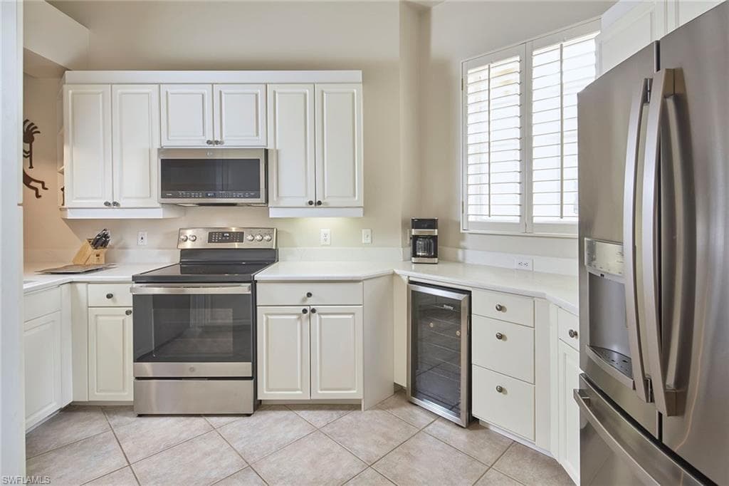 1033 Egrets Walk Cir 203, Naples, FL 34108-8