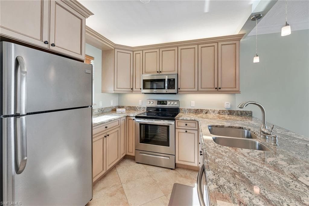 803 River Point Dr 105b, Naples, FL 34102-14