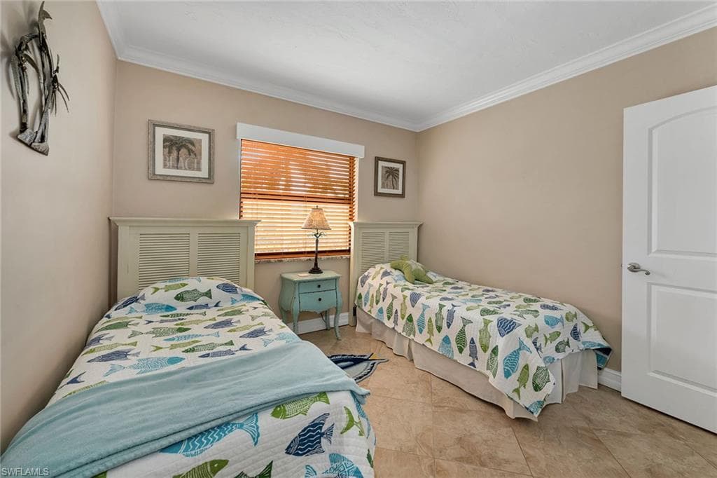 803 River Point Dr 105b, Naples, FL 34102-25