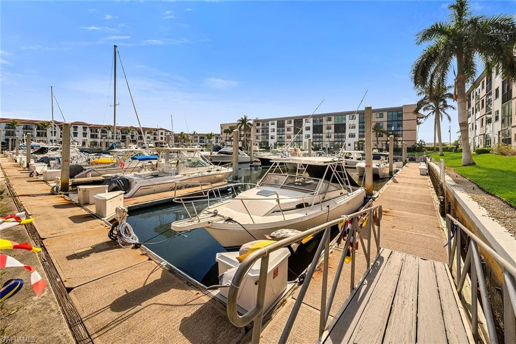 803 River Point Dr 105b, Naples, FL 34102-33