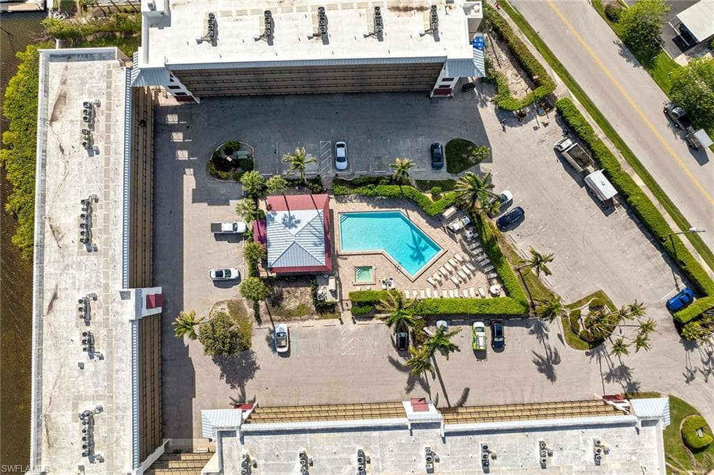 803 River Point Dr 105b, Naples, FL 34102-43