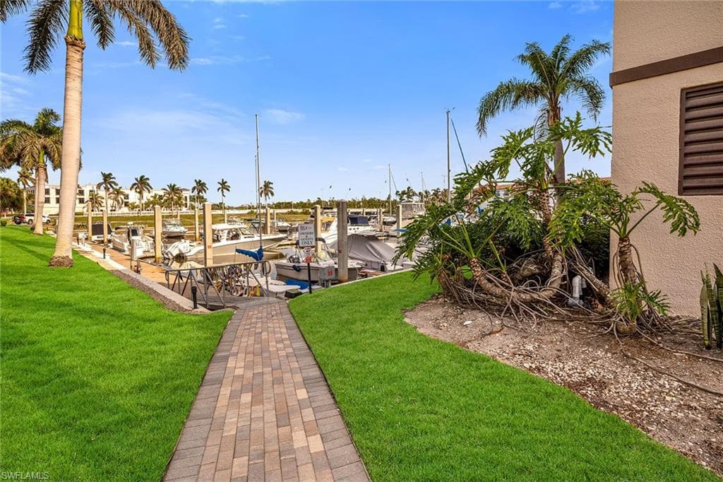 803 River Point Dr 105b, Naples, FL 34102-47