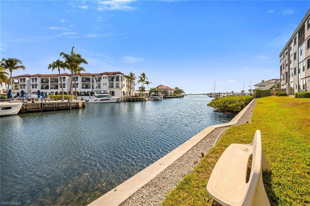 803 River Point Dr 105b, Naples, FL 34102-48