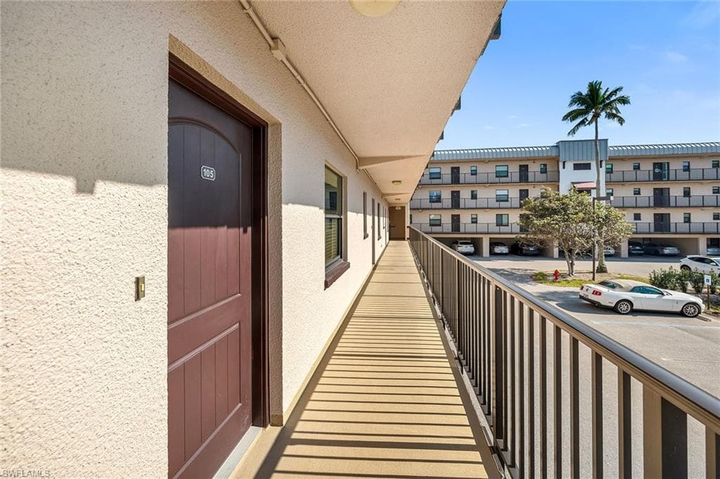 803 River Point Dr 105b, Naples, FL 34102-4