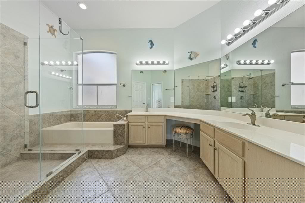 9050 Las Maderas Dr 201, Bonita Springs, FL 34135-11
