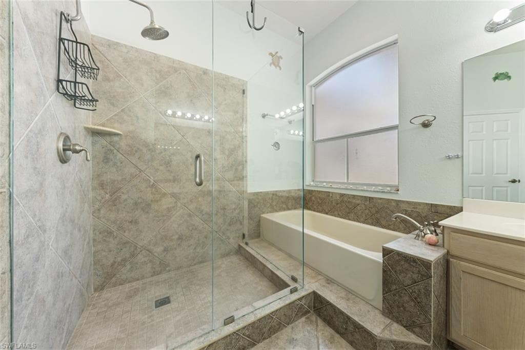 9050 Las Maderas Dr 201, Bonita Springs, FL 34135-12