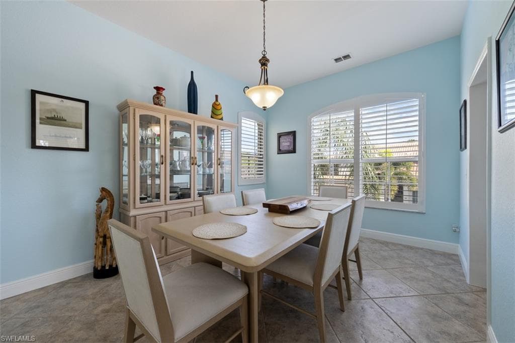 9050 Las Maderas Dr 201, Bonita Springs, FL 34135-8