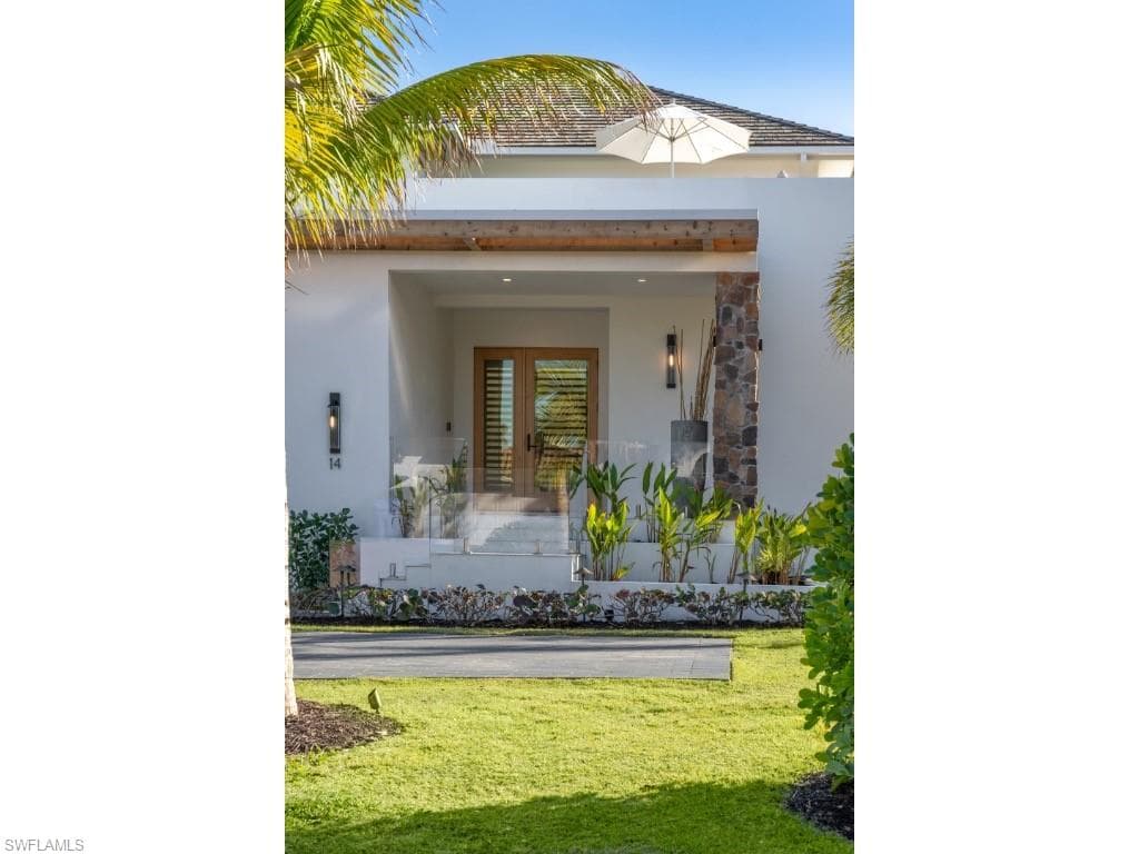 14 Sabre Ln, Naples, FL 34102-17