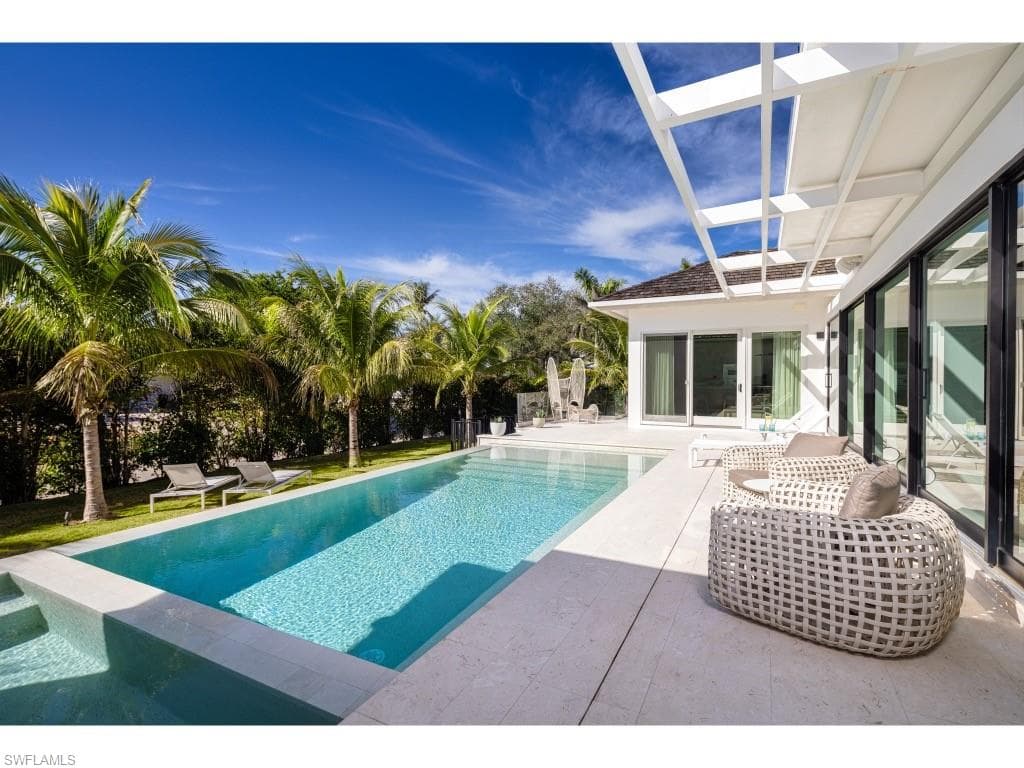 14 Sabre Ln, Naples, FL 34102-1