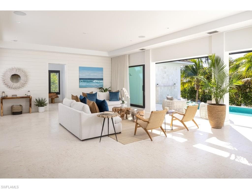 14 Sabre Ln, Naples, FL 34102-2
