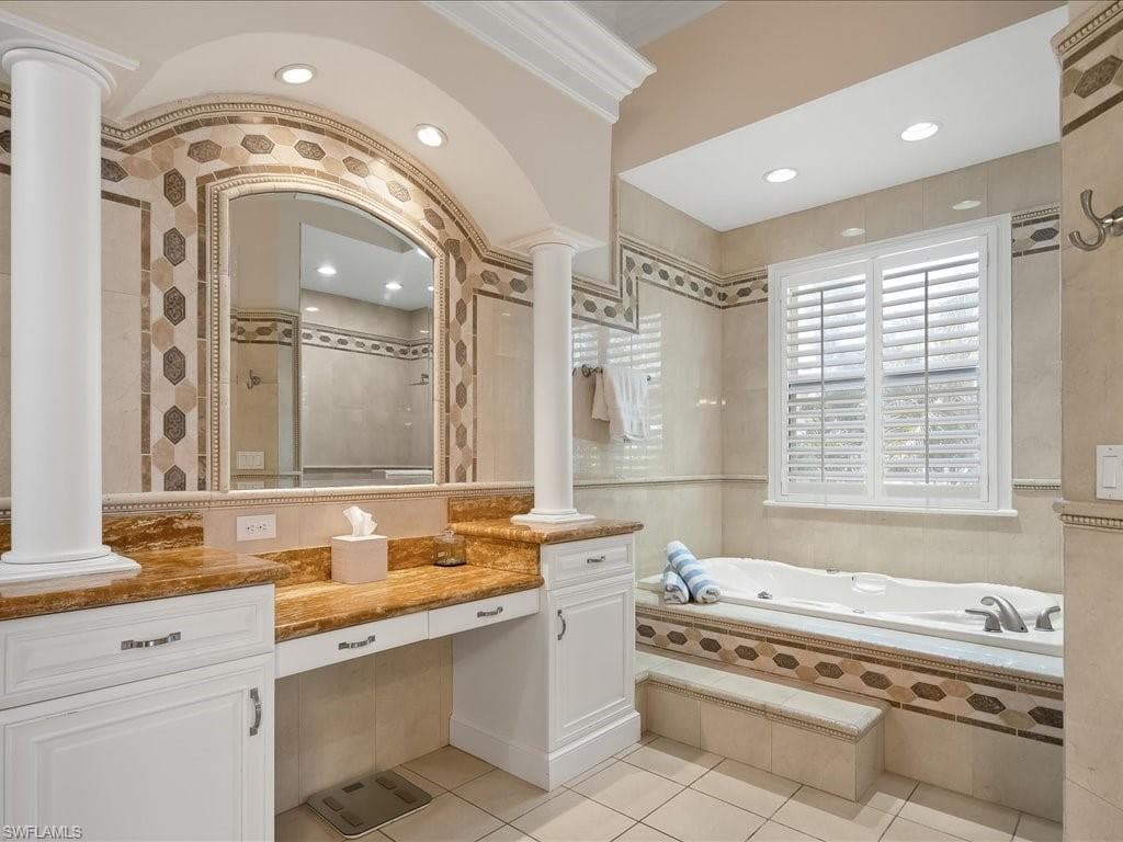 239 Channel Dr, Naples, FL 34108-32