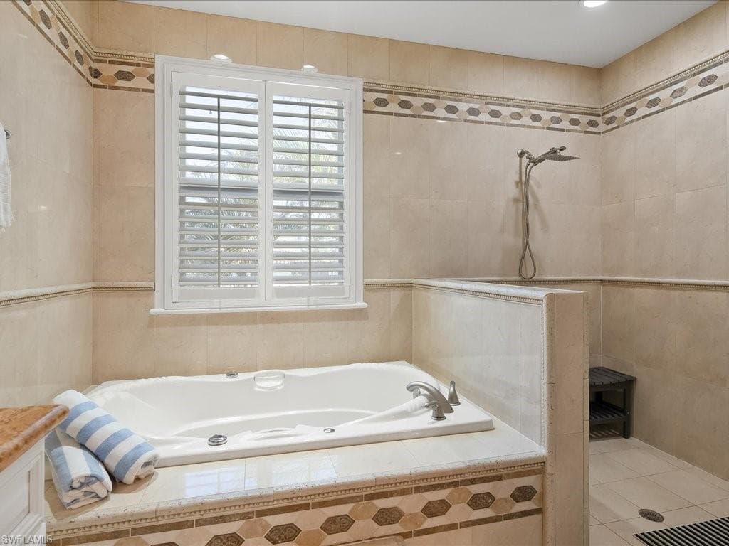 239 Channel Dr, Naples, FL 34108-33