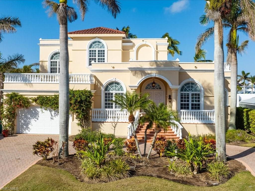 239 Channel Dr, Naples, FL 34108-4
