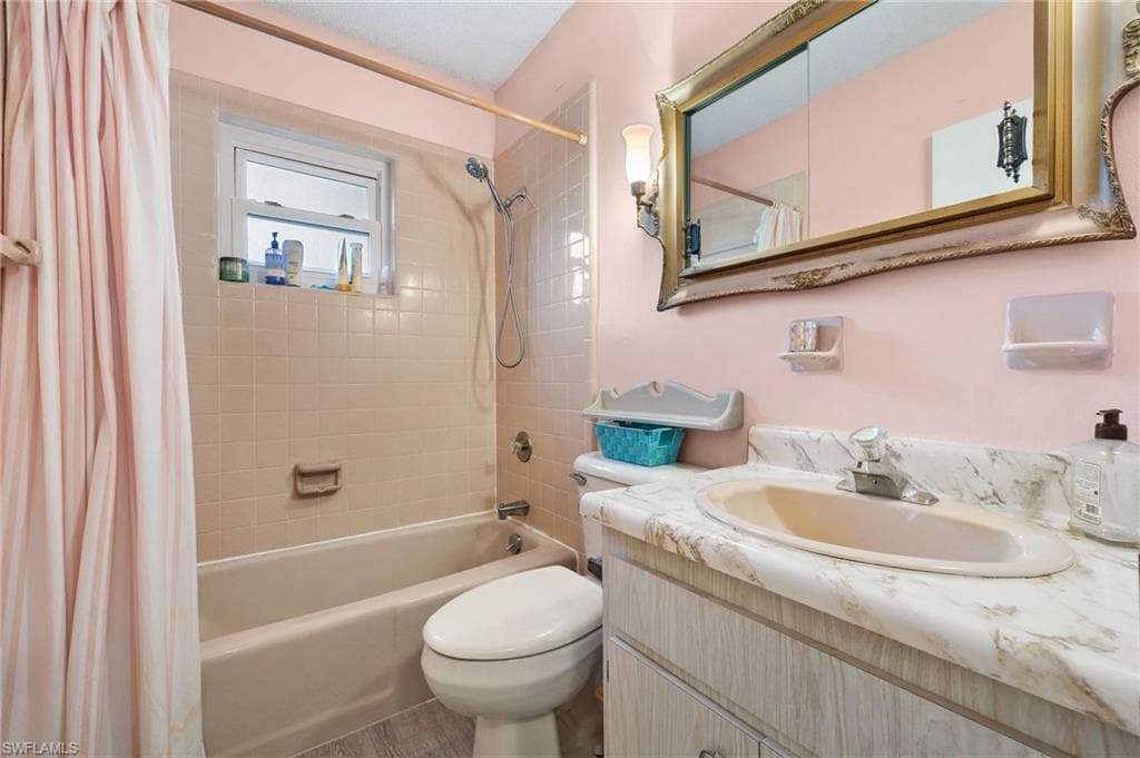 940 3rd St S 203, Naples, FL 34102-11