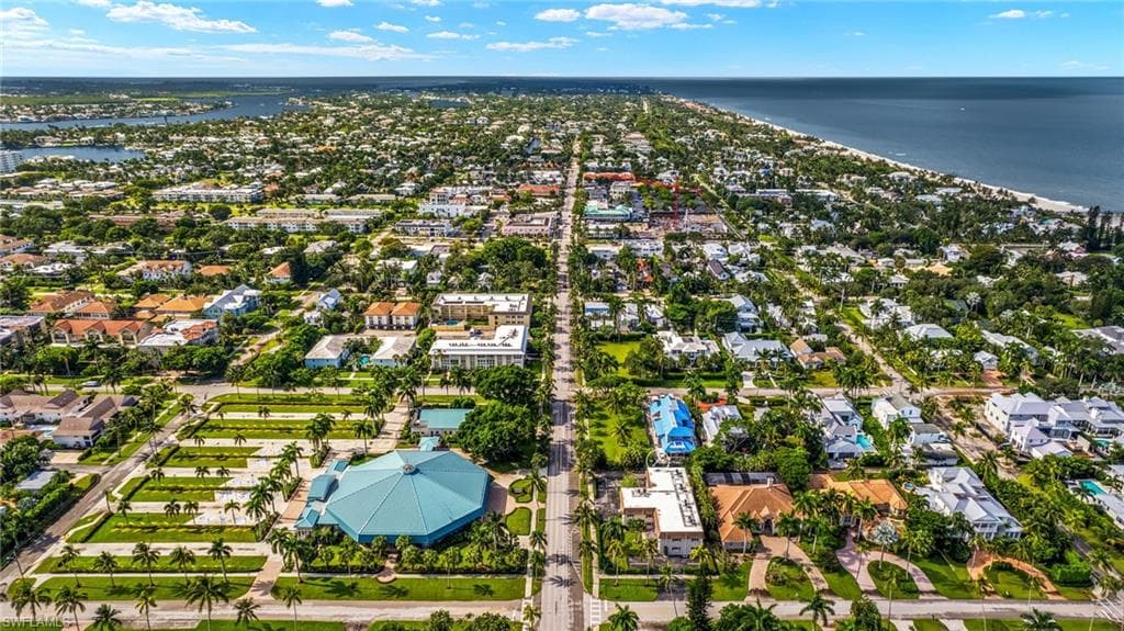 940 3rd St S 203, Naples, FL 34102-15