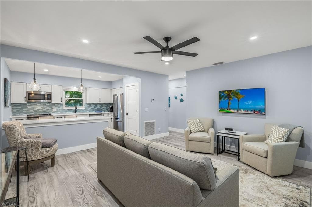 940 3rd St S 203, Naples, FL 34102-23