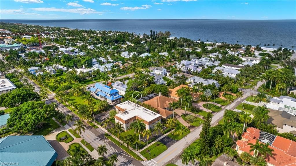 940 3rd St S 203, Naples, FL 34102-1